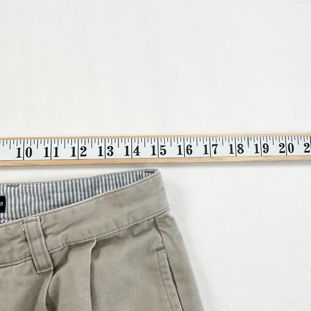 Tommy Hilfiger Shorts Mens 30 Grey Chino Flat Front Casual Outdoor Preppy Y2K - Picture 5 of 8